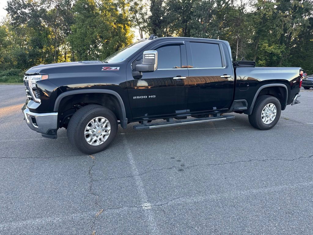 Used 2024 Chevrolet Silverado 2500 LTZ w/ LTZ Convenience Package AWD/4WD image 1