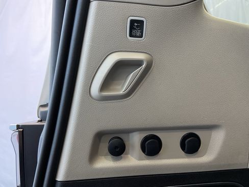 Used 2024 Jeep Wagoneer Series II w/ Flexible Seating Group image 42