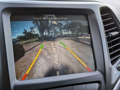 Used 2015 Jeep Cherokee Trailhawk w/ Comfort/Convenience Group image 7