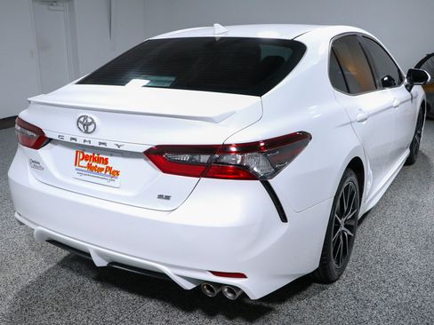 Used 2022 Toyota Camry SE FWD image 7
