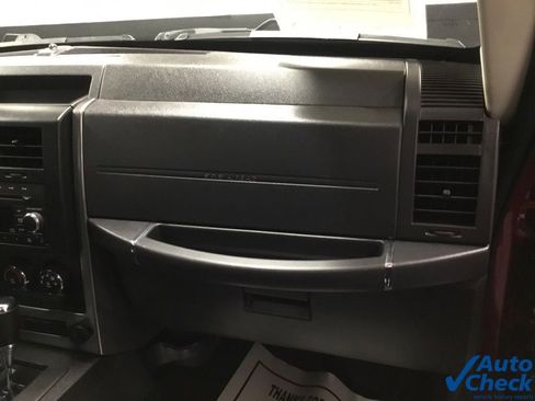 Used 2011 Jeep Liberty Sport image 35