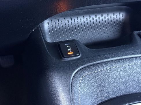 Used 2019 Toyota Corolla XSE image 5