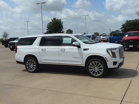 New 2026 GMC Yukon XL Denali w/ Denali Reserve Package AWD/4WD image 3