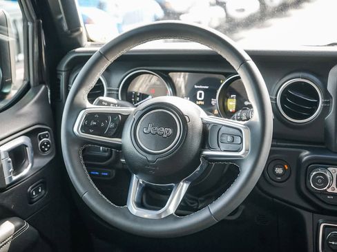 Used 2023 Jeep Wrangler Sahara image 14