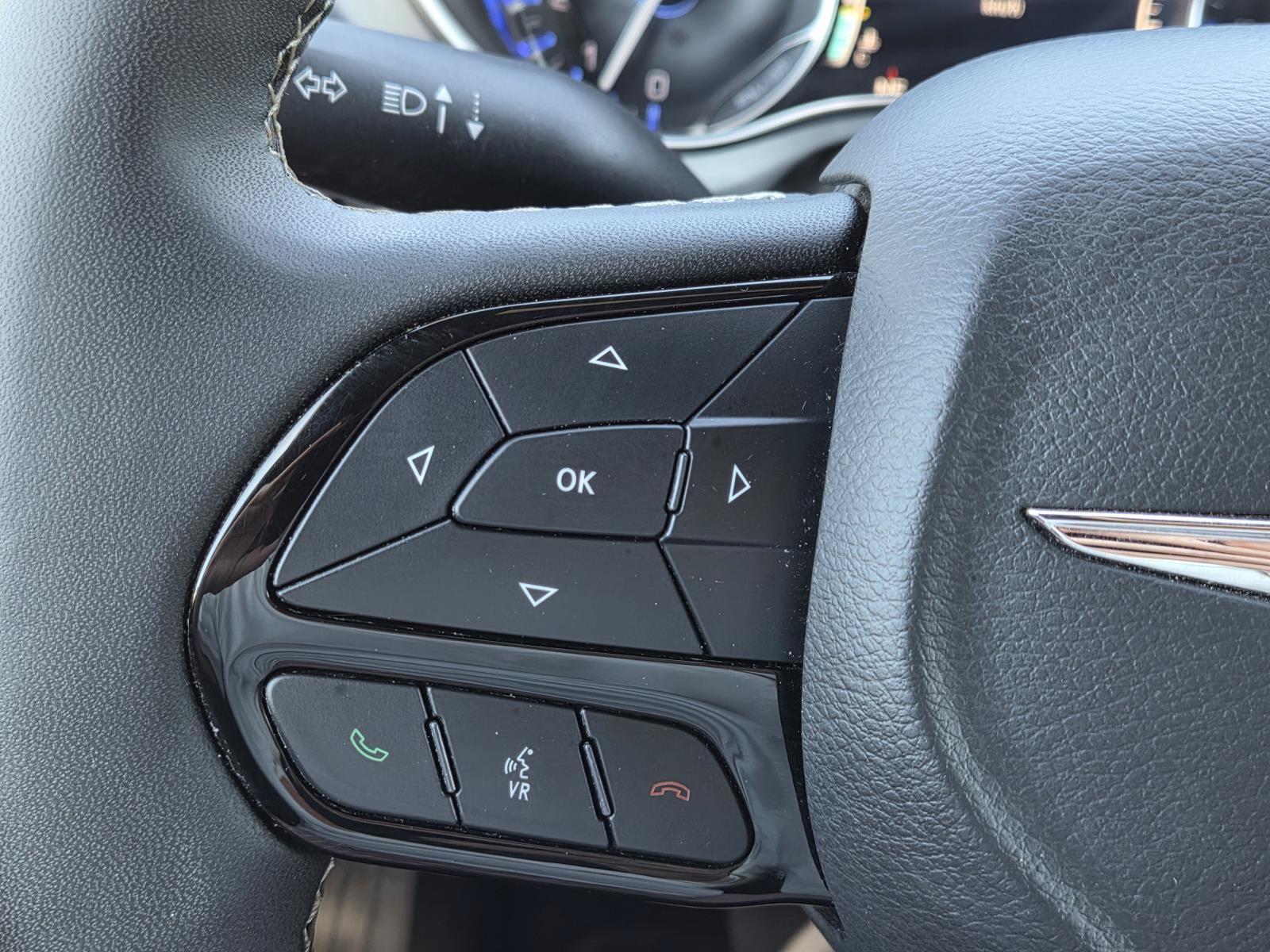 Used 2025 Chrysler Pacifica Limited FWD image 20