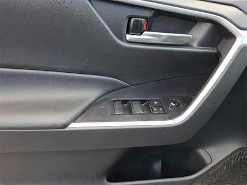 Used 2021 Toyota RAV4 XLE w/ Convenience Package image 12