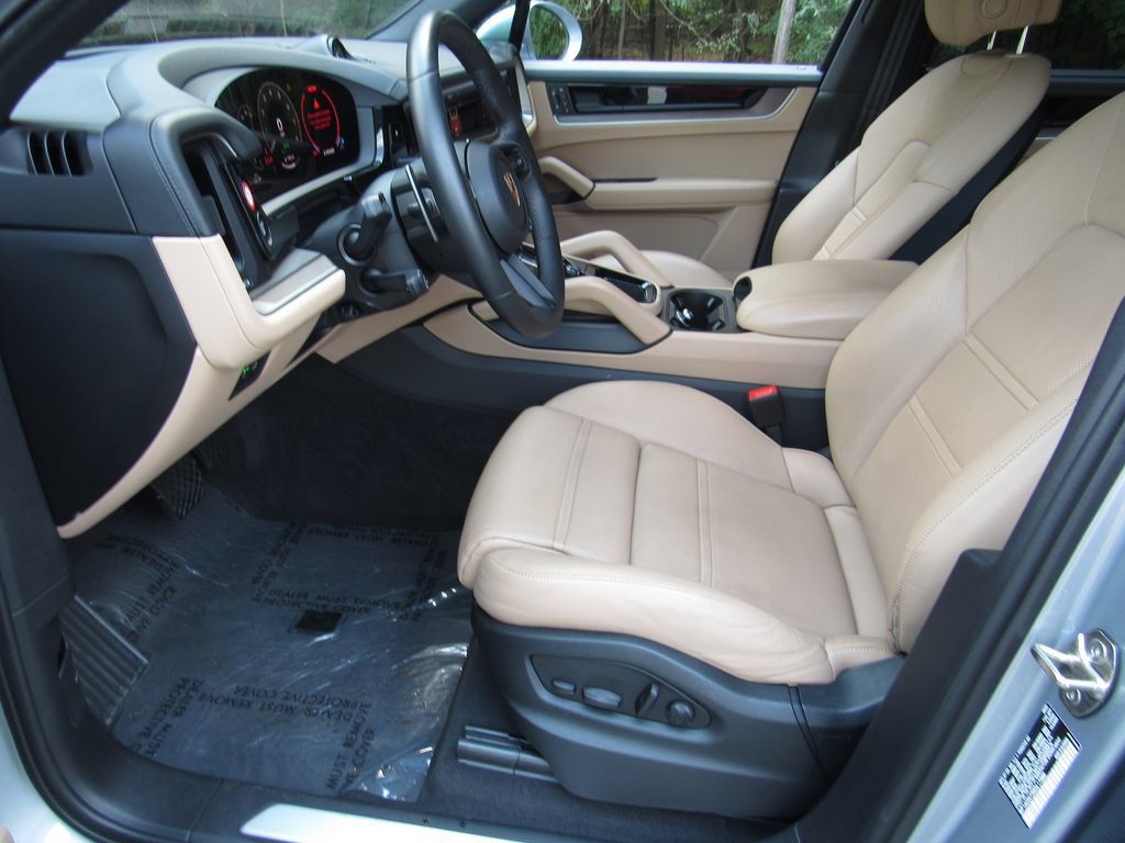 Certified 2025 Porsche Cayenne E-Hybrid AWD/4WD image 5