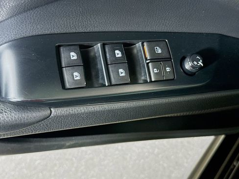 Certified 2019 Toyota Camry SE image 18