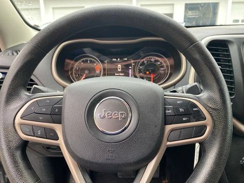 Used 2017 Jeep Cherokee Sport AWD/4WD image 12
