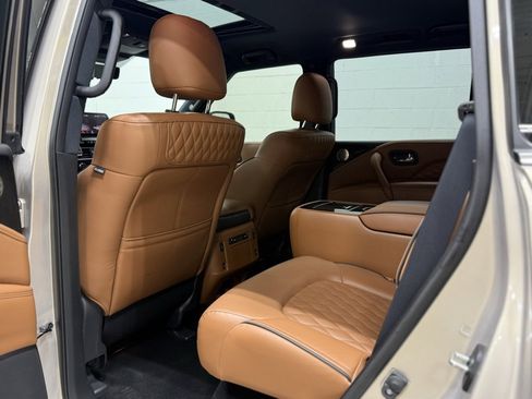 Used 2024 INFINITI QX80 Sensory image 22
