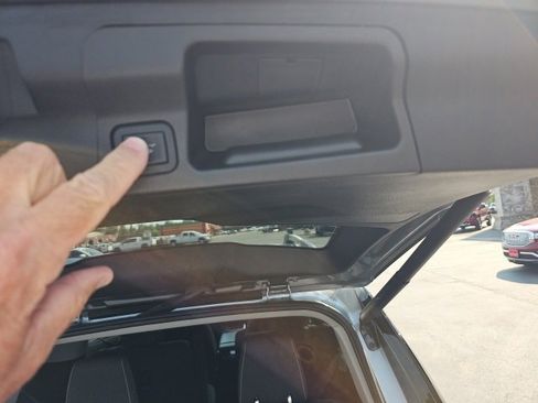 Used 2023 GMC Acadia SLE w/ Driver Convenience Package image 15