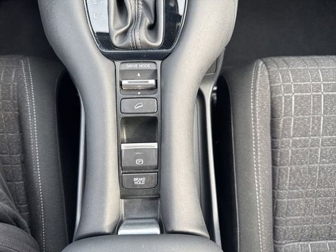 Certified 2024 Honda HR-V LX image 32