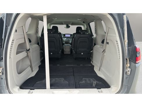 Used 2022 Chrysler Pacifica Touring-L FWD image 10