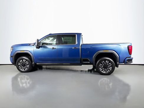 New 2026 GMC Sierra 2500 Denali Ultimate w/ LPO, Black Badging Package image 4