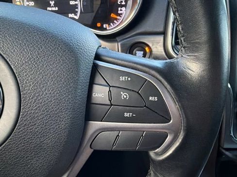 Used 2020 Jeep Grand Cherokee Laredo AWD/4WD image 19