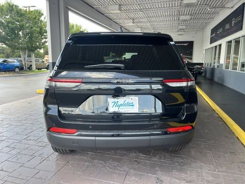 New 2025 Jeep Grand Cherokee Altitude image 6