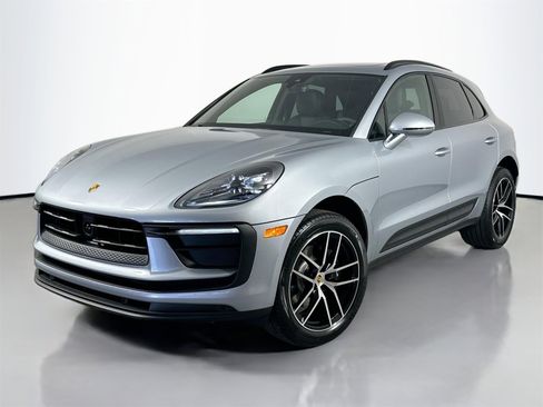 Certified 2025 Porsche Macan image 1