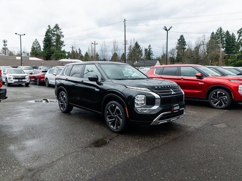 New 2025 Mitsubishi Outlander SE image 25