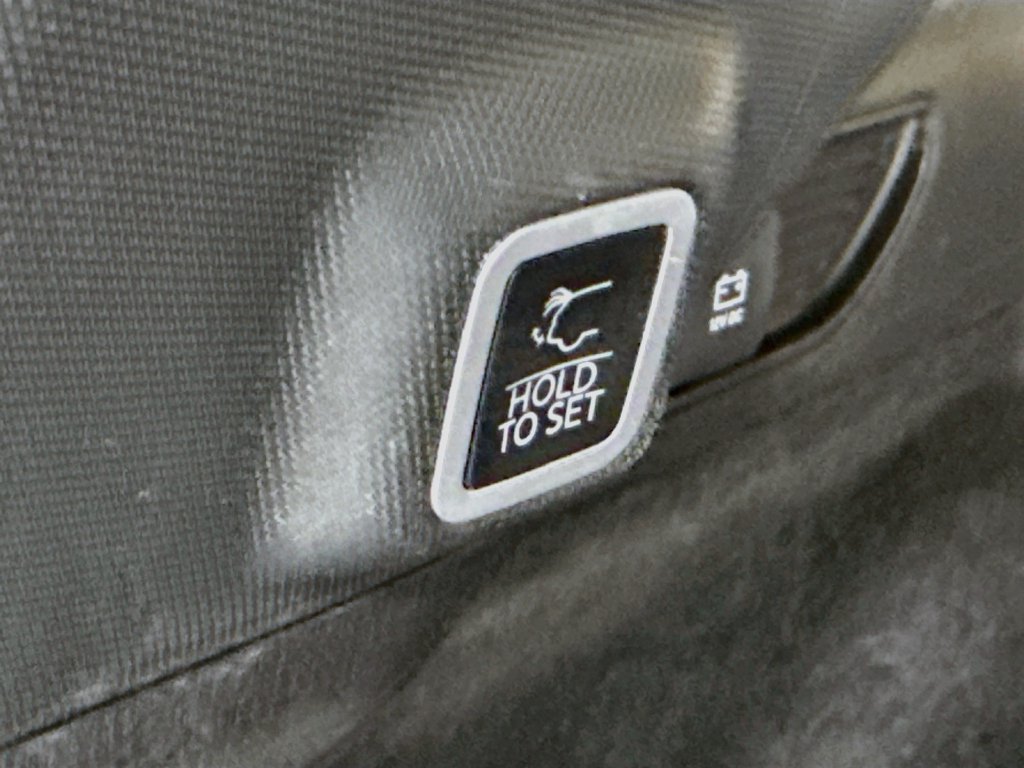 Used 2023 Jeep Grand Cherokee Summit AWD/4WD image 31