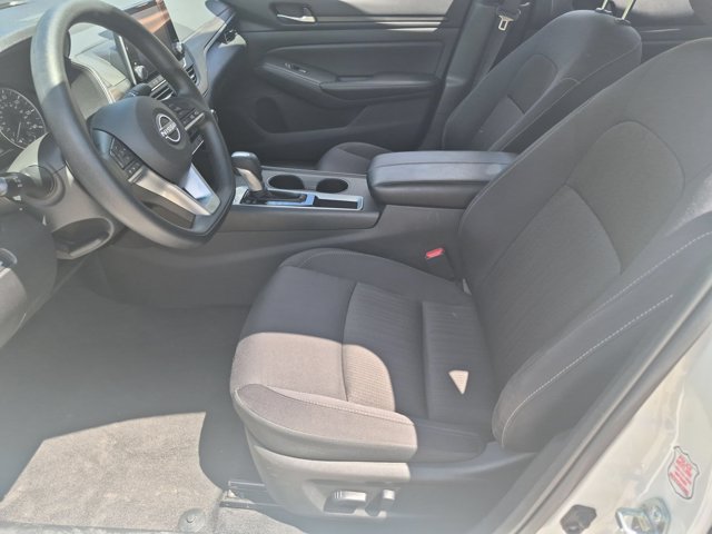 Used 2025 Nissan Altima 2.5 SV FWD image 24