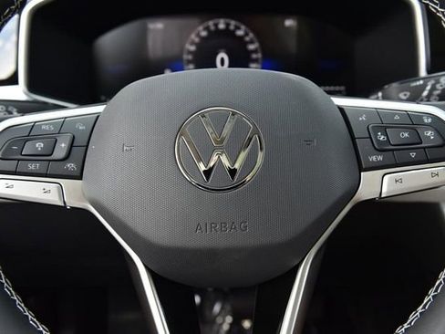 New 2026 Volkswagen Taos SE image 19