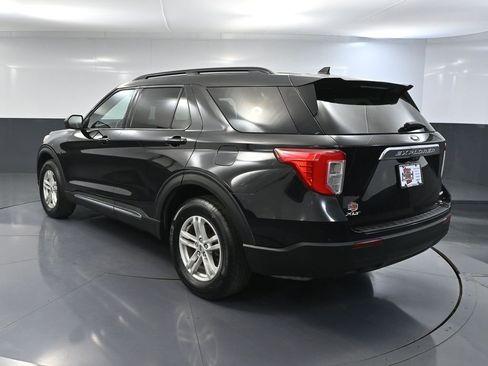 Used 2023 Ford Explorer XLT AWD/4WD image 8