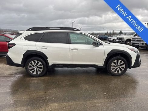 Used 2025 Subaru Outback Premium image 8