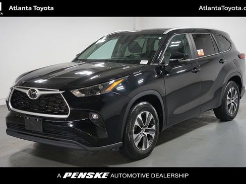 Certified 2023 Toyota Highlander XLE image 1