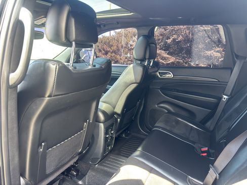 Used 2019 Jeep Grand Cherokee Altitude AWD/4WD image 12