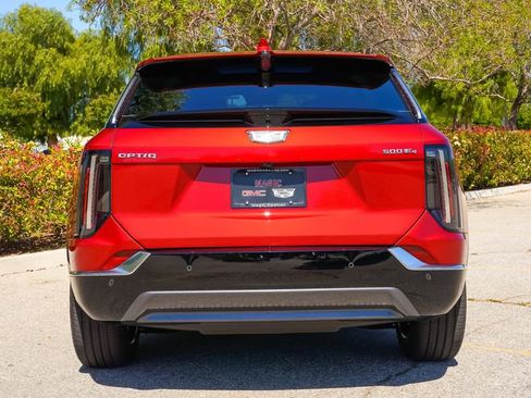 New 2025 Cadillac Optiq Luxury 1 image 11