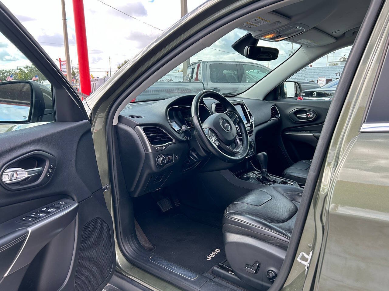 Used 2019 Jeep Cherokee Limited AWD/4WD image 9