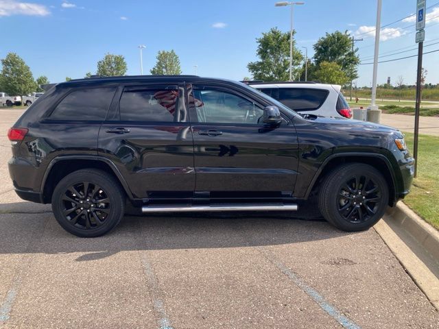 Used 2019 Jeep Grand Cherokee Altitude AWD/4WD image 4