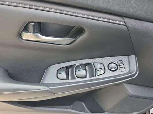 Used 2024 Nissan Sentra SV FWD image 21