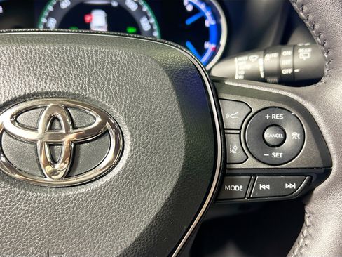 Used 2023 Toyota RAV4 XLE Premium image 19