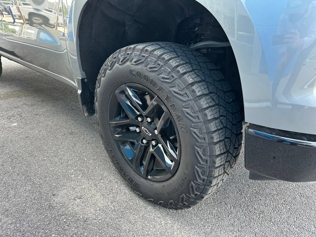Used 2024 Chevrolet Silverado 1500 LT Trail Boss w/ Convenience Package II AWD/4WD image 10