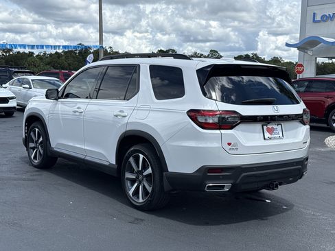 Certified 2024 Honda Pilot Touring image 10