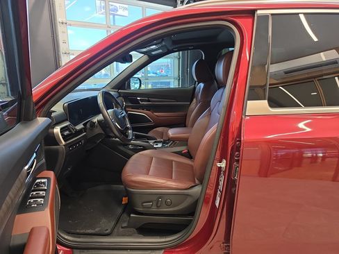 Certified 2023 Kia Telluride EX w/ EX Captain's Chair Package FWD image 15