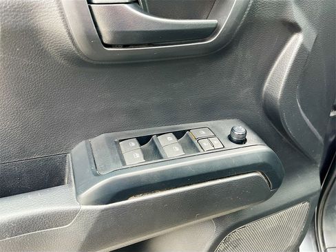 Used 2022 Toyota Tacoma SR image 17
