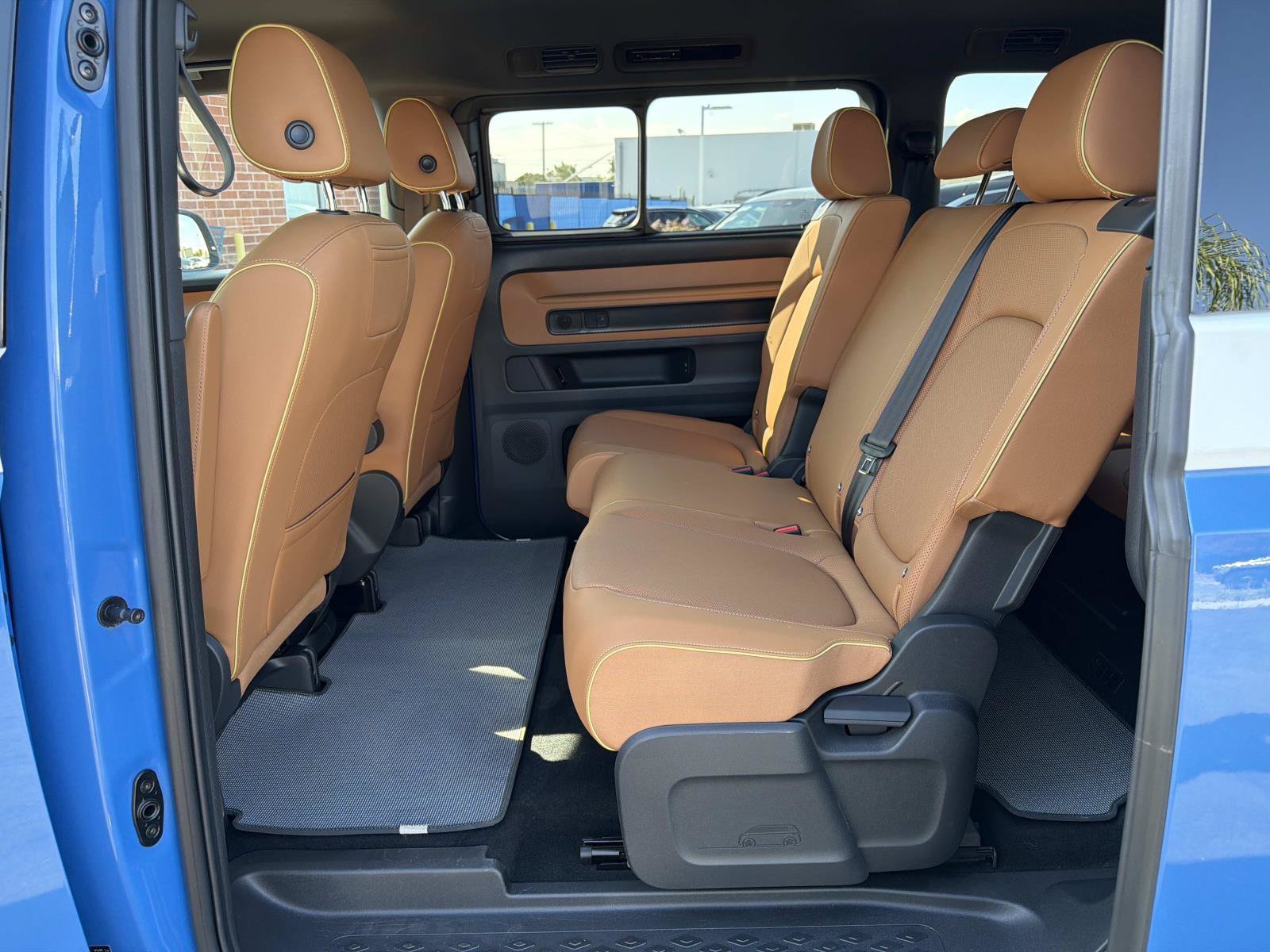 Certified 2025 Volkswagen ID. Buzz Pro S RWD image 10