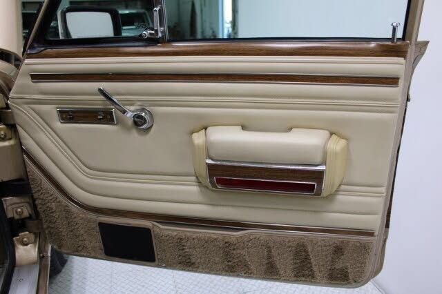 Used 1989 Jeep Grand Wagoneer AWD/4WD image 53