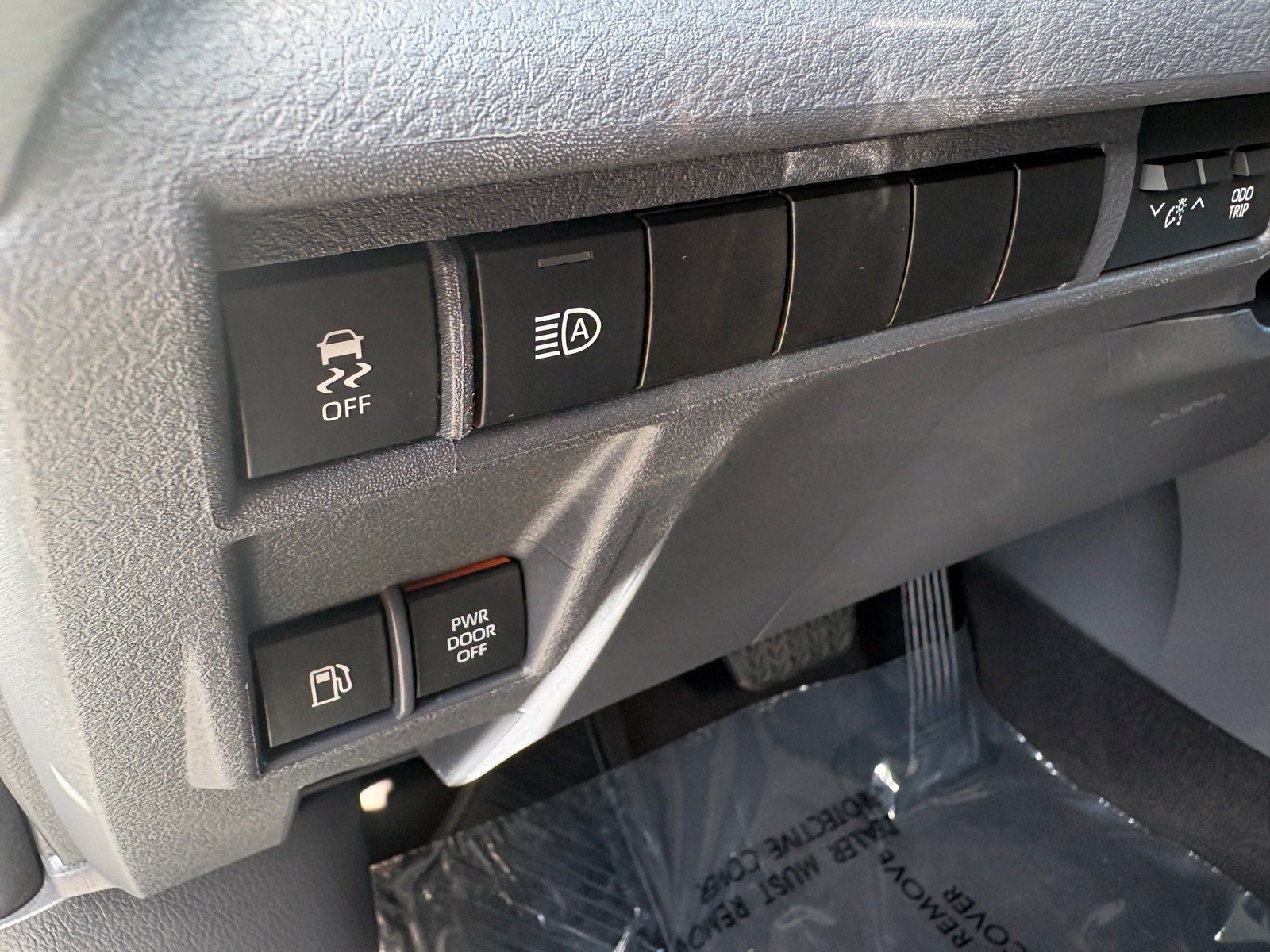 Used 2023 Toyota Sienna XLE FWD image 18