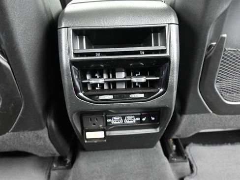 Used 2024 Jeep Grand Cherokee Limited w/ Black Appearance Package AWD/4WD image 12