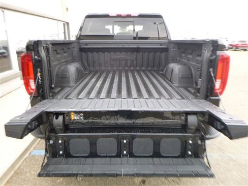 Used 2024 GMC Sierra 1500 AT4 w/ Technology Package AWD/4WD image 25