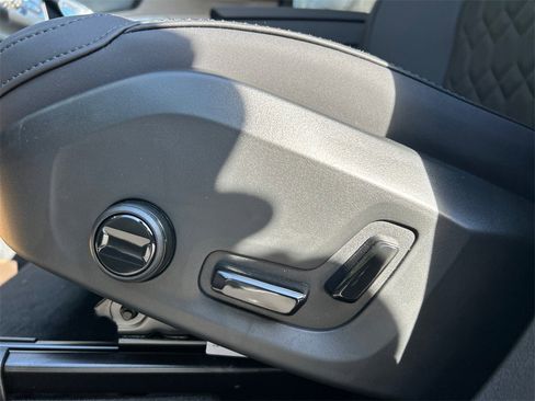 New 2026 Volvo XC90 B6 Plus w/ Protection Package Premier image 11