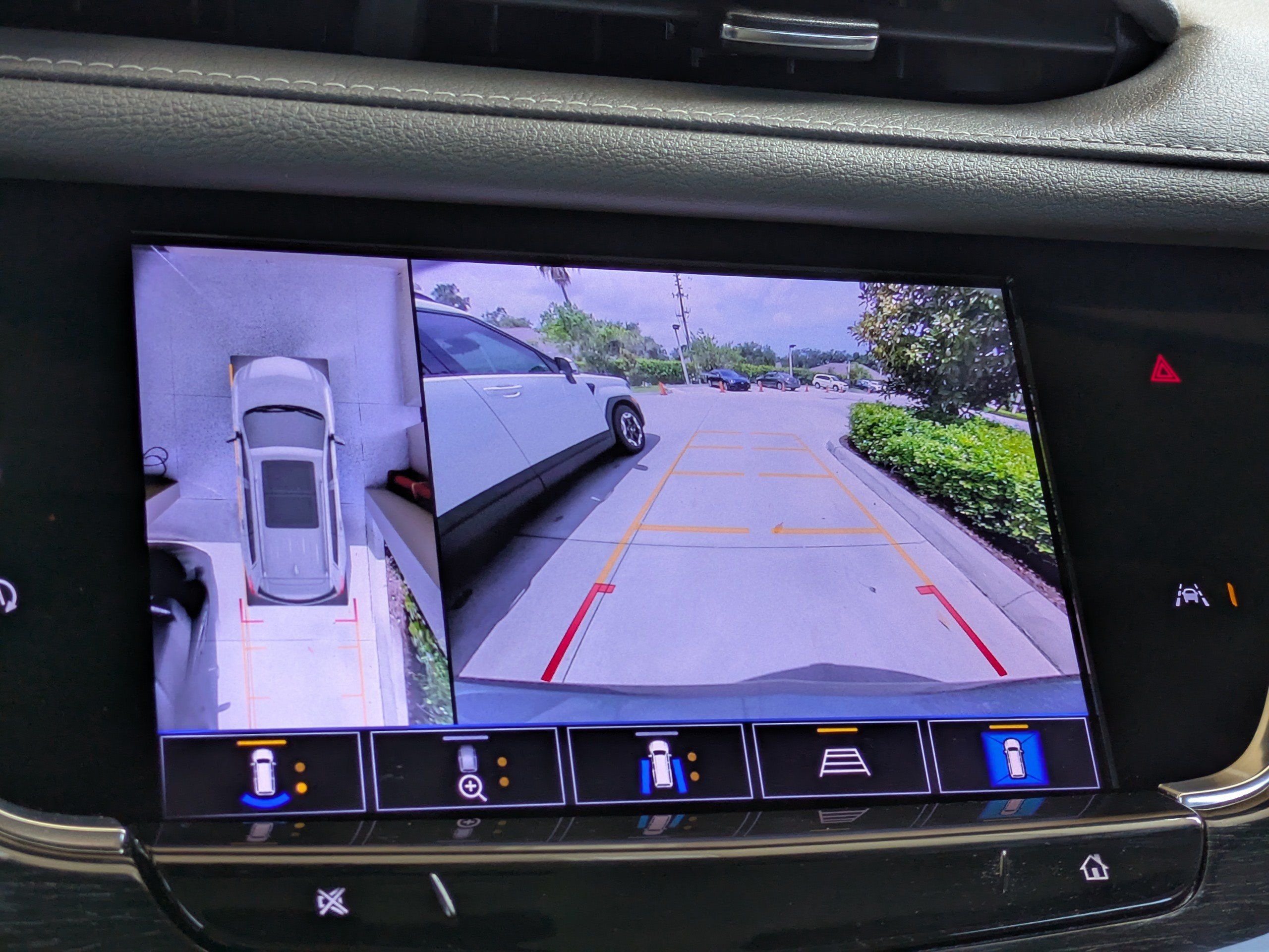 Used 2023 Cadillac XT6 Premium Luxury w/ Technology Package FWD image 23