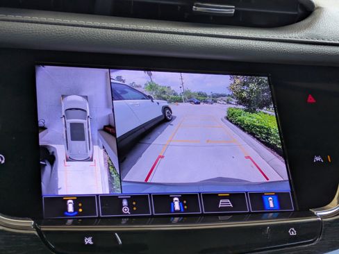 Used 2023 Cadillac XT6 Premium Luxury w/ Technology Package FWD image 23