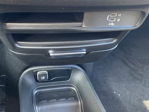 New 2026 Chrysler Pacifica Select image 25