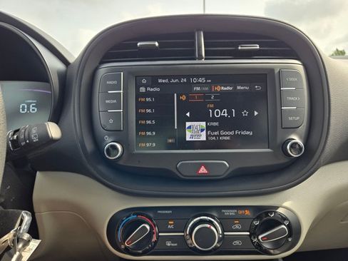Used 2025 Kia Soul LX w/ LX Technology Package FWD image 15