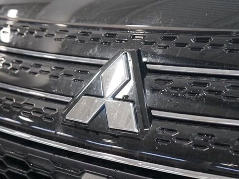 Used 2024 Mitsubishi Outlander SE image 11