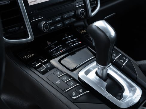 Used 2018 Porsche Cayenne image 13